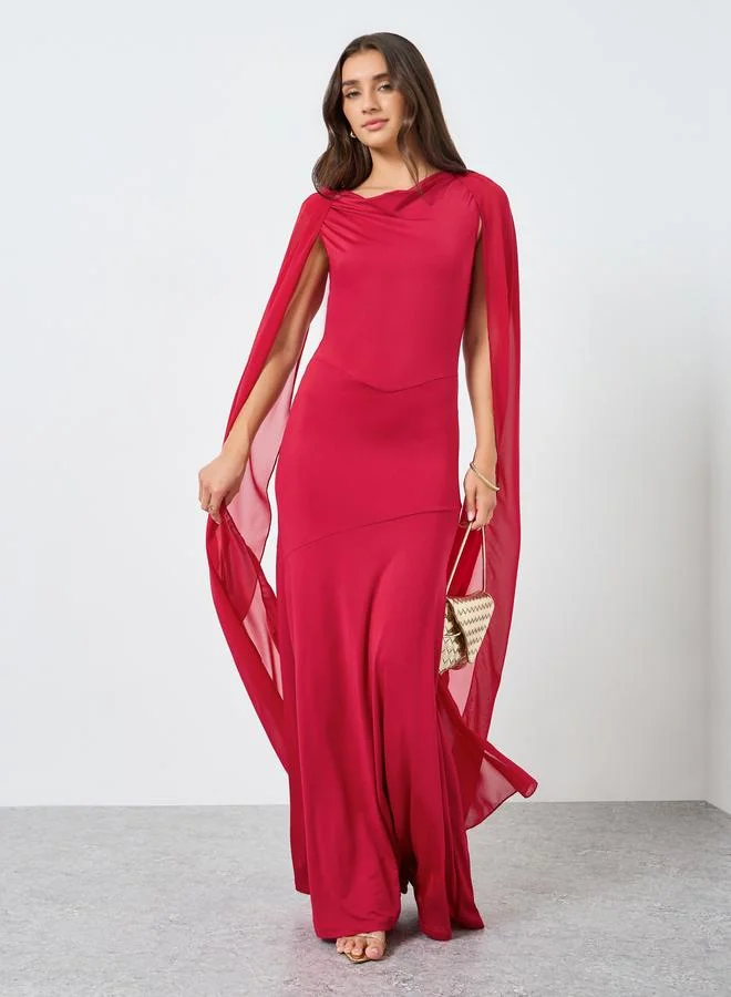 ستايلي فستان طويل بأكمام كيب